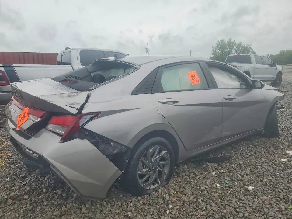 2024 HYUNDAI ELANTRA SEL  