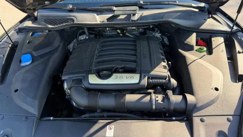 2017 PORSCHE CAYENNE   