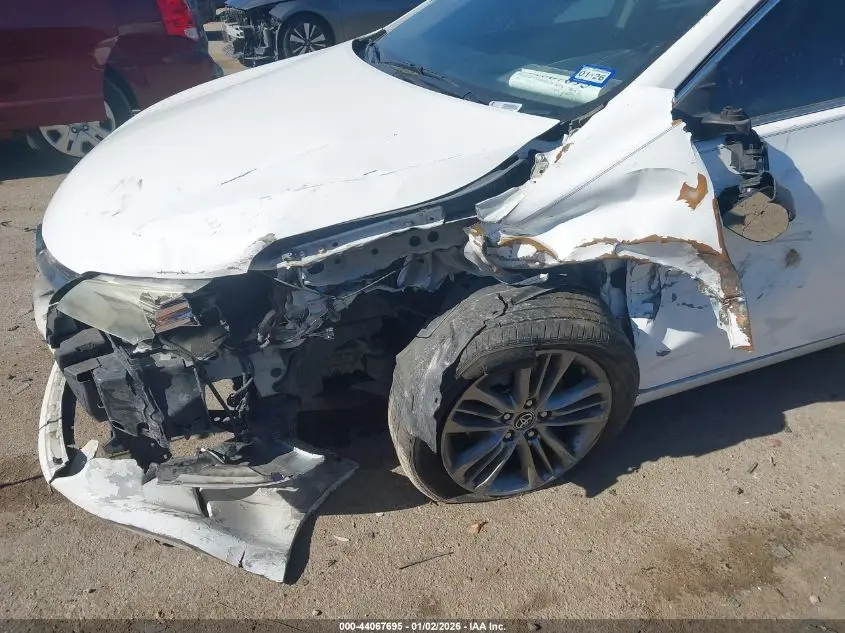 2015 TOYOTA CAMRY SE