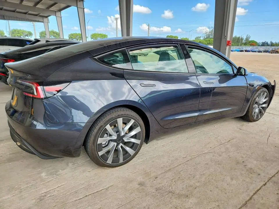 2025 TESLA MODEL 3   