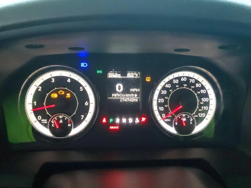 2016 RAM 1500 SLT  