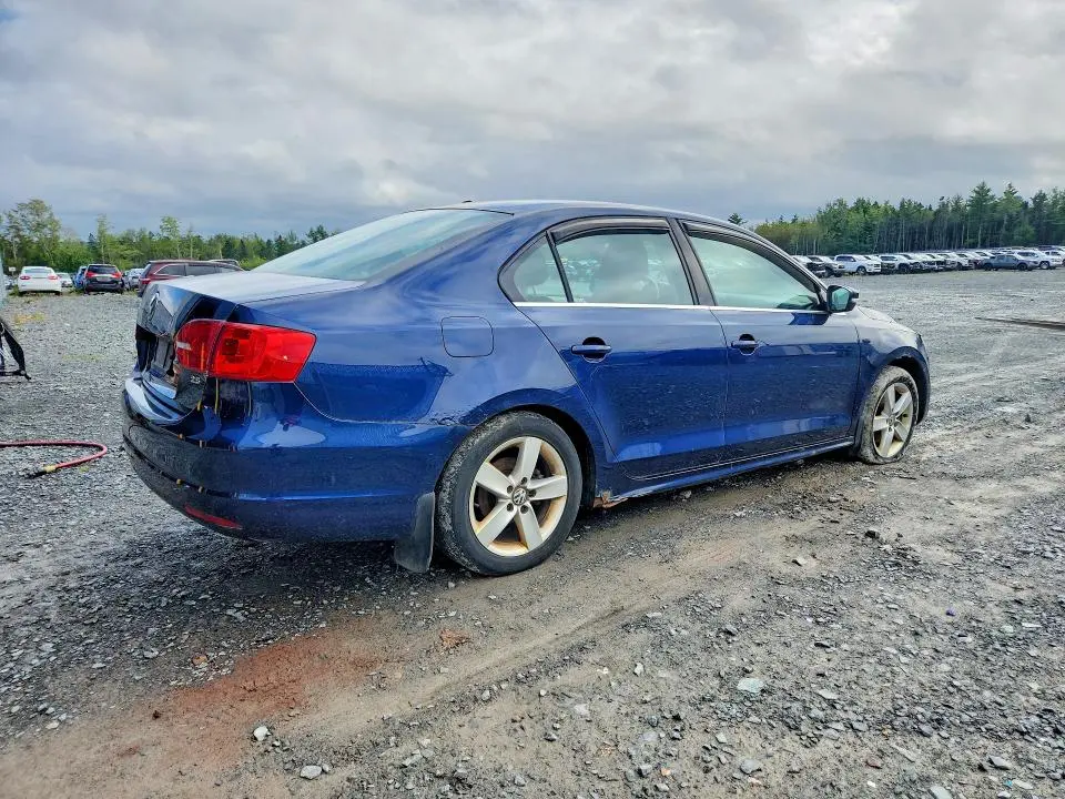 2013 VOLKSWAGEN JETTA SE  