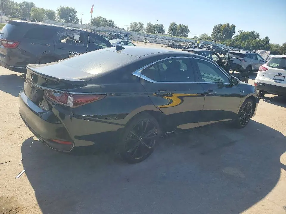 2022 LEXUS ES 300H F SPORT  