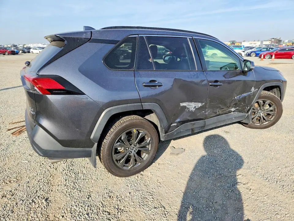 2022 TOYOTA RAV4 XLE PREMIUM  