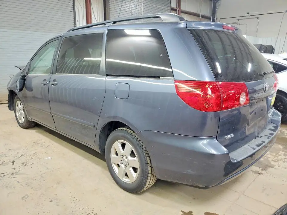 2010 TOYOTA SIENNA LE 7-PASSENGER  