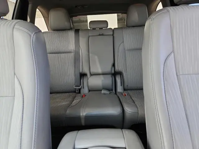 2016 TOYOTA HIGHLANDER LE  