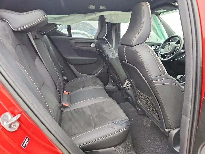 2023 VOLVO XC40 ULTIMATE  
