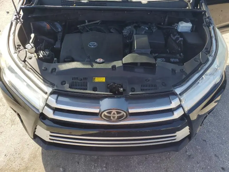 2019 TOYOTA HIGHLANDER LE PLUS  
