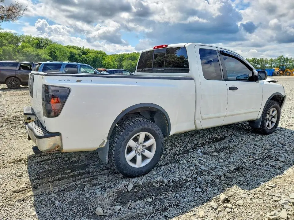 2011 NISSAN TITAN SV  