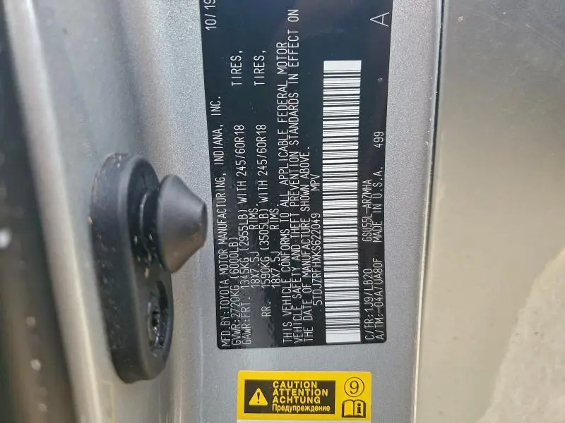 2019 TOYOTA HIGHLANDER SE  