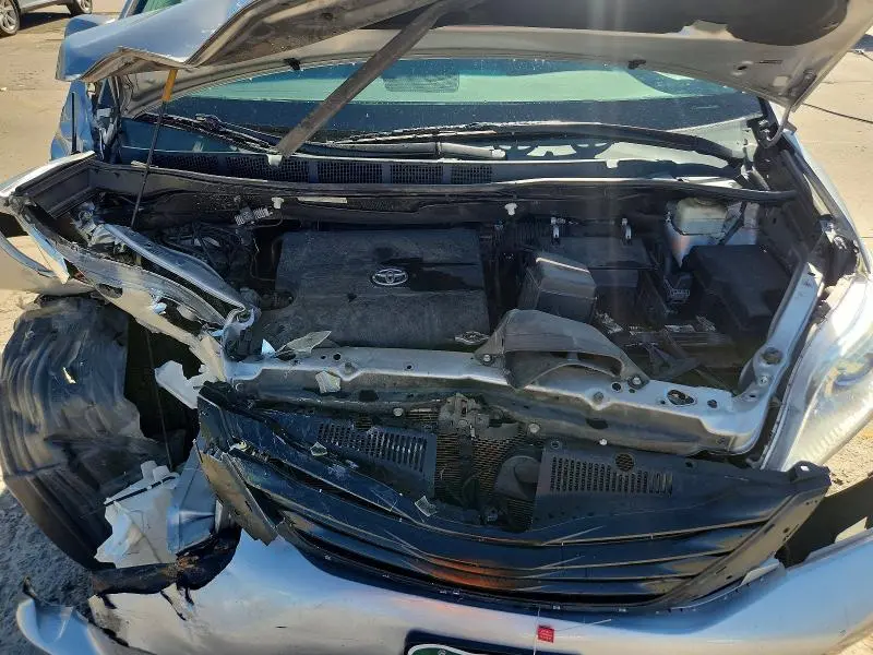 2013 TOYOTA SIENNA LE  