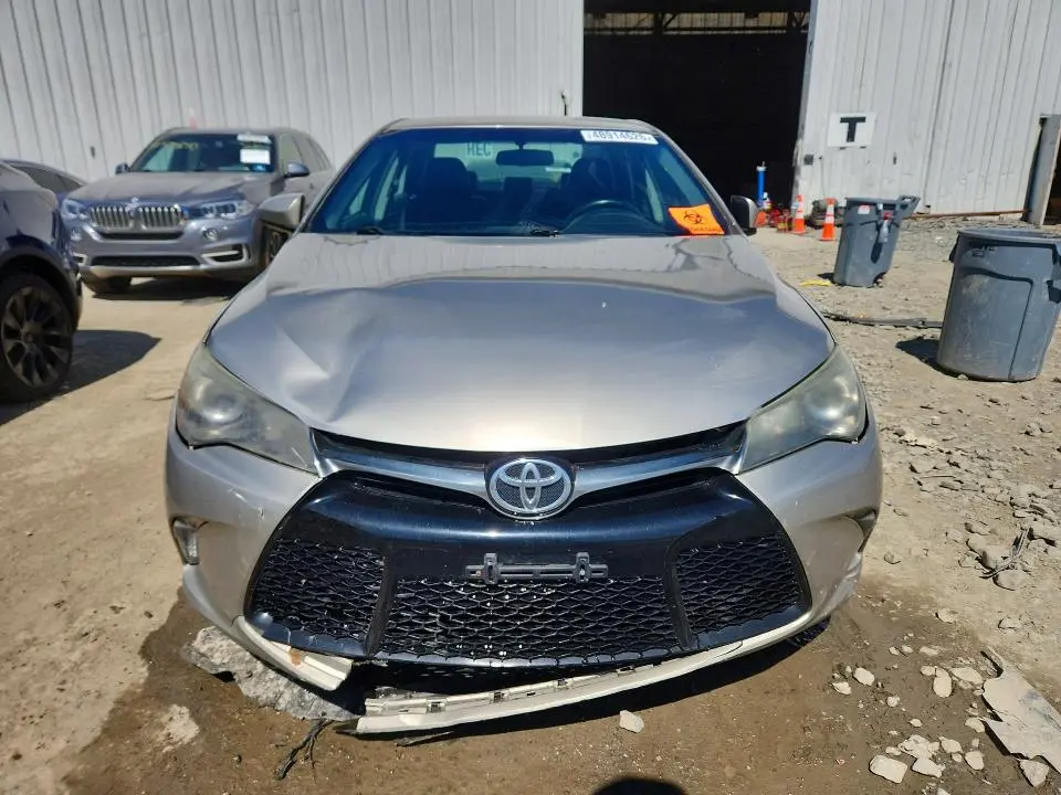 2016 TOYOTA CAMRY SE  