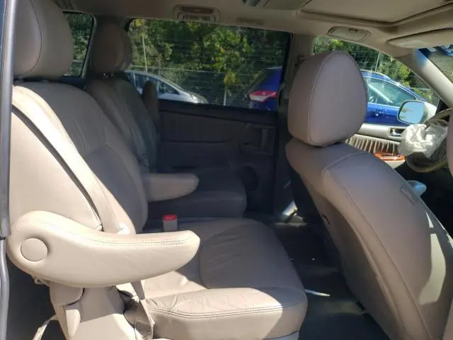 2010 TOYOTA SIENNA XLE  