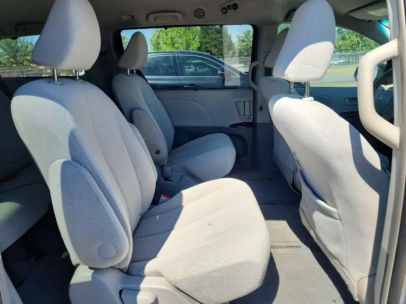 2012 TOYOTA SIENNA LE  