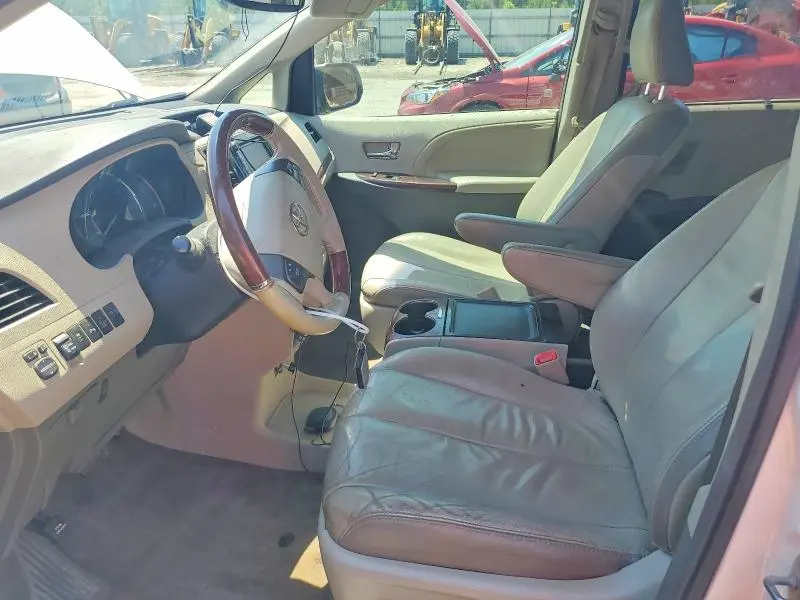 2013 TOYOTA SIENNA LIMITED 7-PASSENGER  