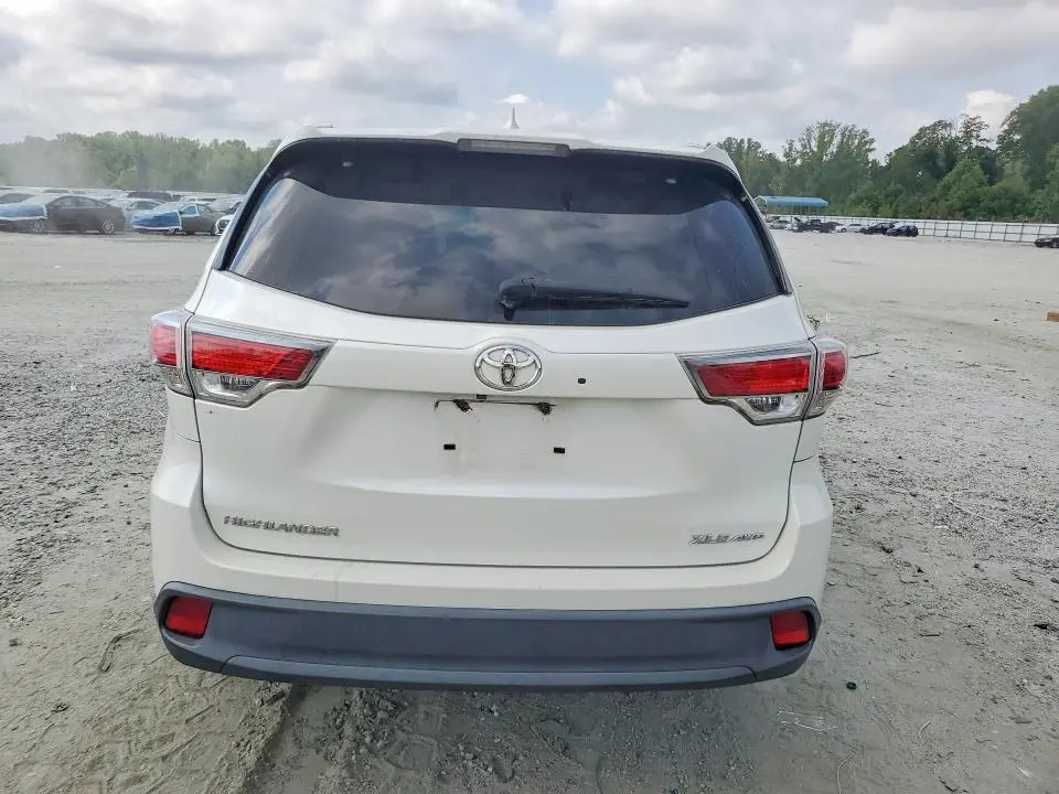 2016 TOYOTA HIGHLANDER XLE  