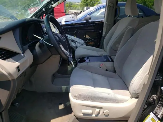 2017 TOYOTA SIENNA LE  