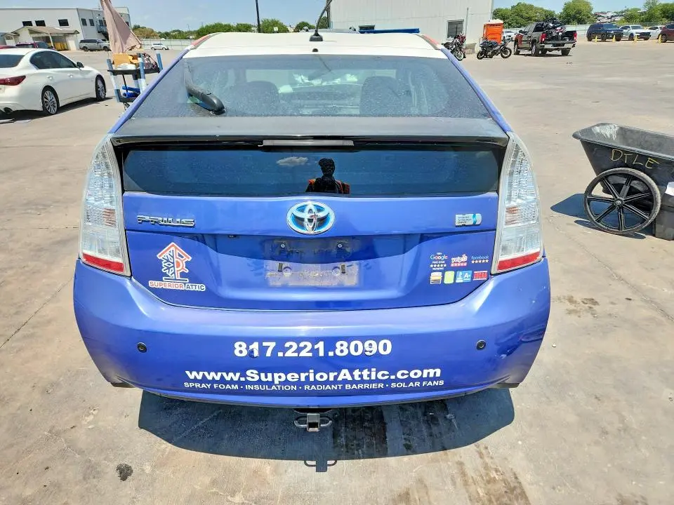 2010 TOYOTA PRIUS III  