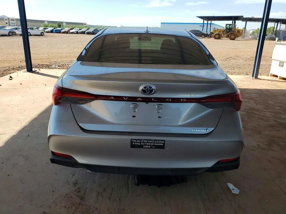 2019 TOYOTA AVALON   