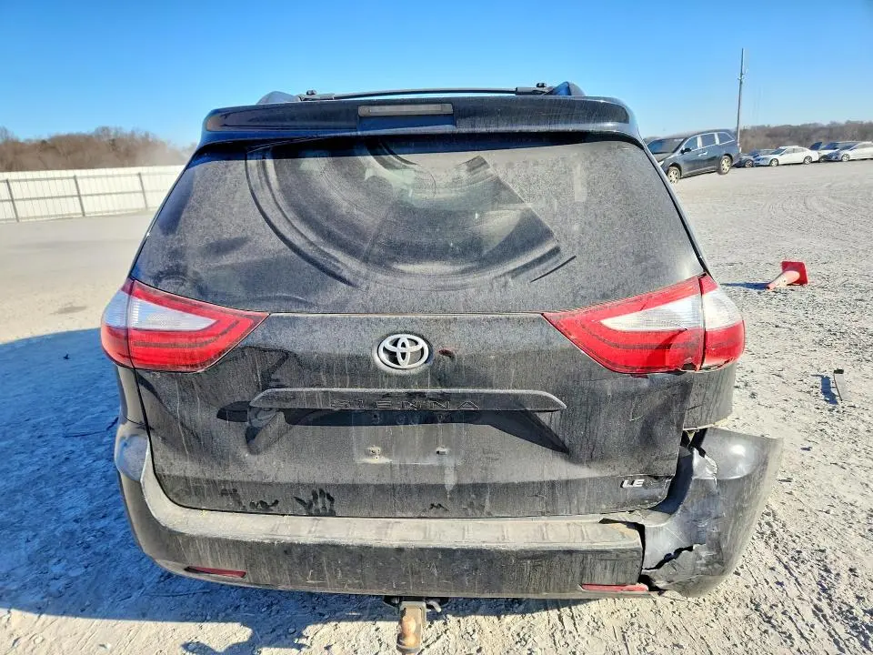2015 TOYOTA SIENNA LE  