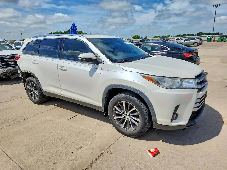 2019 TOYOTA HIGHLANDER XLE  