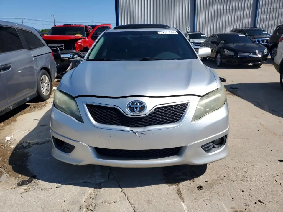 2011 TOYOTA CAMRY SE  
