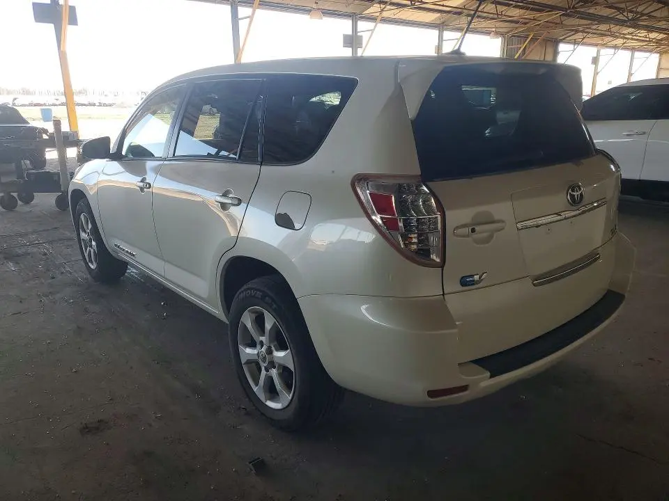 2013 TOYOTA RAV4 EV BASE  