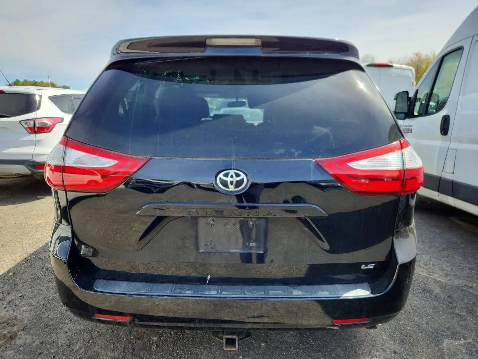 2017 TOYOTA SIENNA LE  