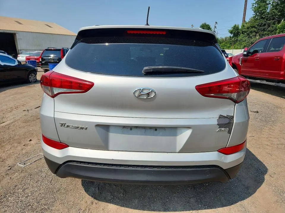 2016 HYUNDAI TUCSON SE  
