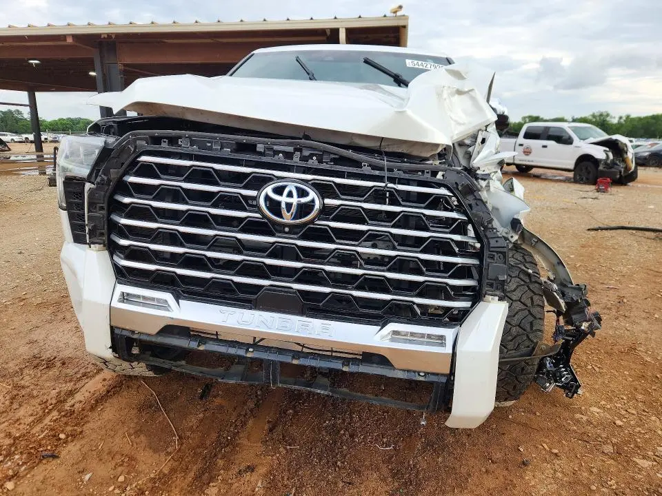 2023 TOYOTA TUNDRA CREWMAX CAPSTONE  