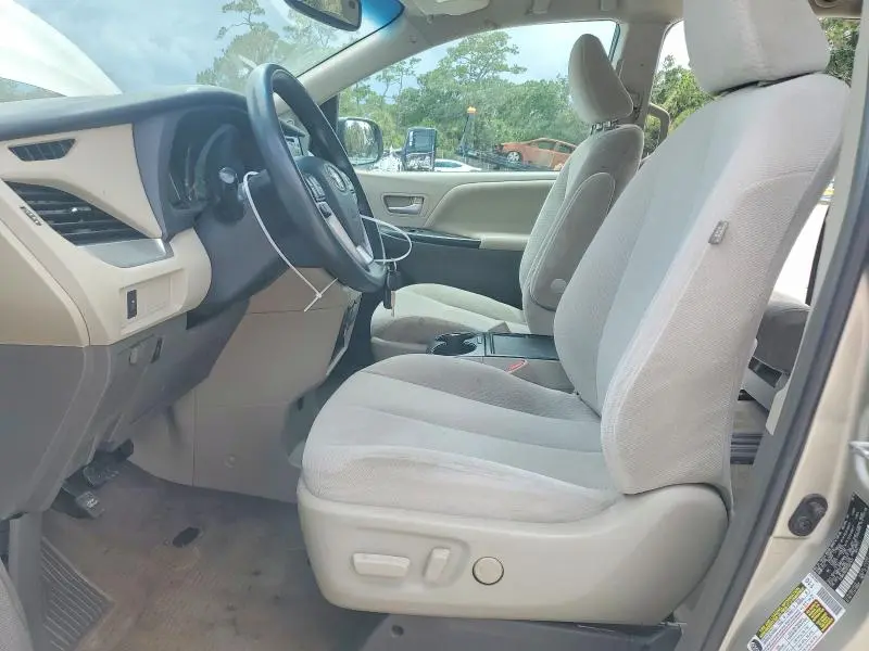 2015 TOYOTA SIENNA LE  