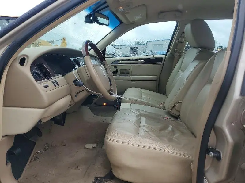 2011 LINCOLN TOWN CAR SIGNATURE LONG WHEELBASE  