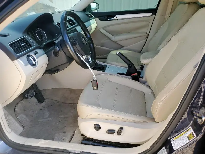 2012 VOLKSWAGEN PASSAT SE  