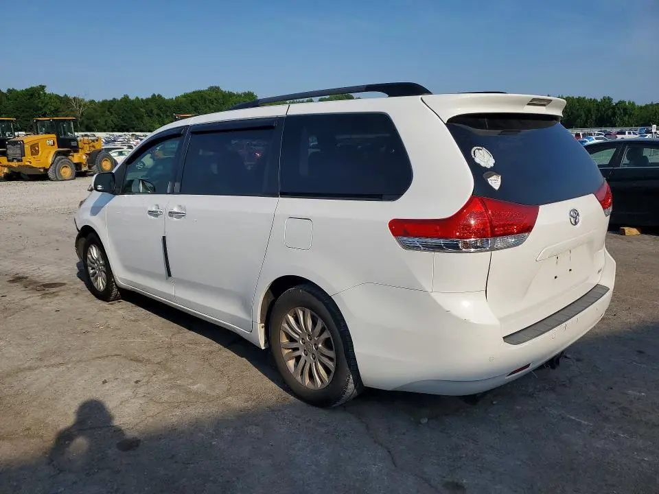 2014 TOYOTA SIENNA XLE 8-PASSENGER  