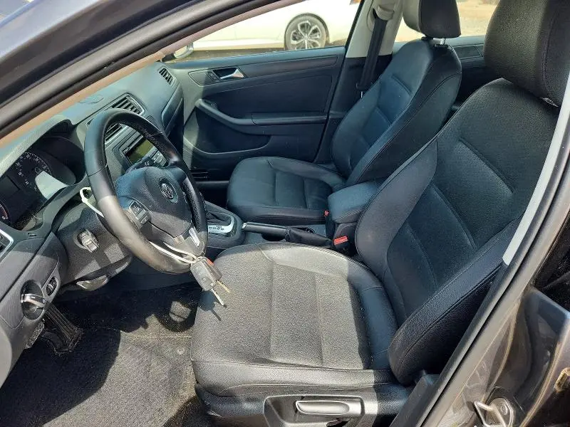 2011 VOLKSWAGEN JETTA SE  