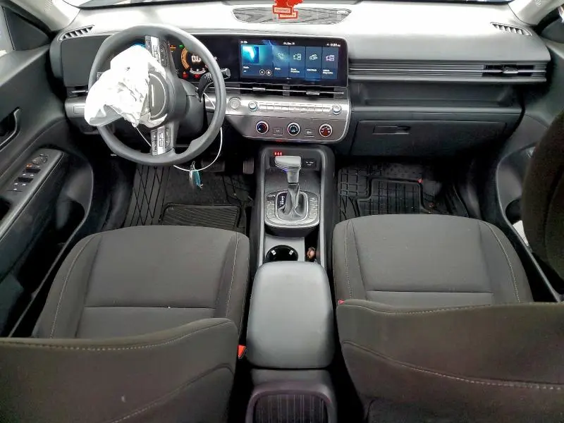 2024 HYUNDAI KONA SE  