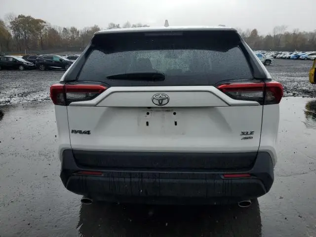 2021 TOYOTA RAV4 XLE  
