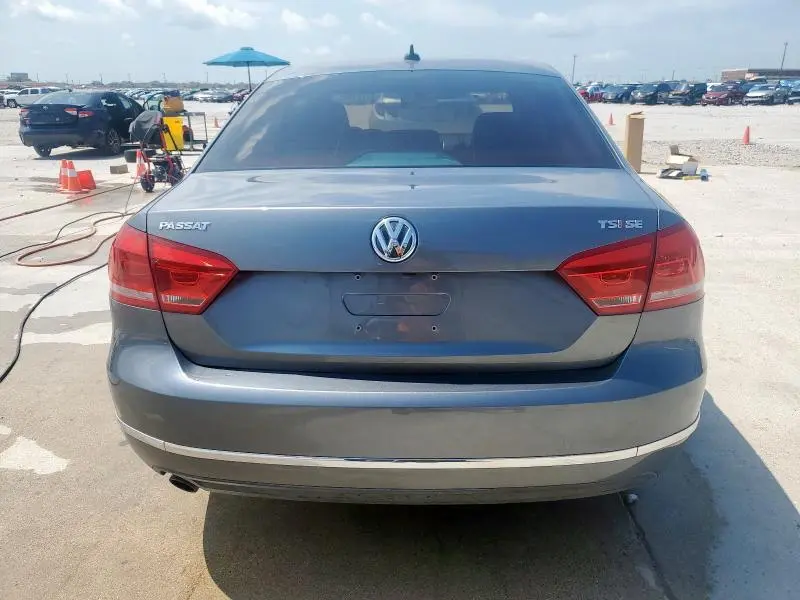 2015 VOLKSWAGEN PASSAT SE  