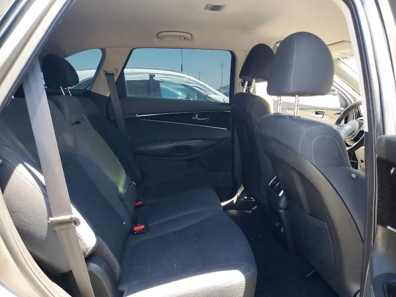 2019 KIA SORENTO LX V6  