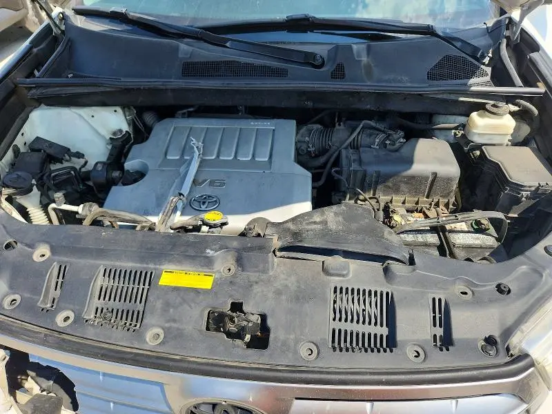 2013 TOYOTA HIGHLANDER SE  