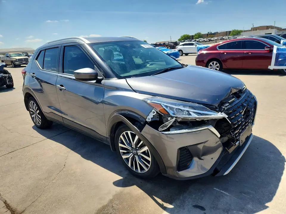 2022 NISSAN KICKS SV  