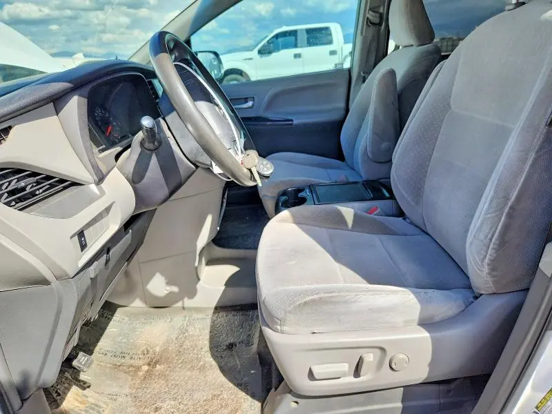 2015 TOYOTA SIENNA LE  