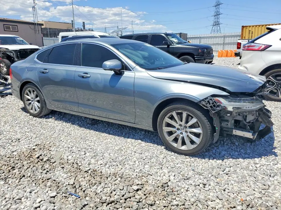 2017 VOLVO S90 T6 MOMENTUM  