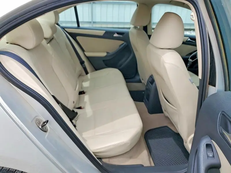 2011 VOLKSWAGEN JETTA SE  