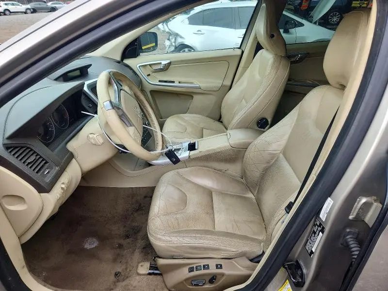 2011 VOLVO XC60 3.2  