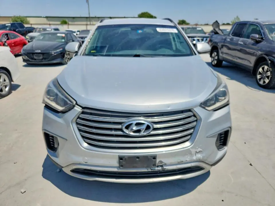 2018 HYUNDAI SANTA FE SE  