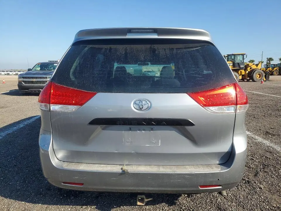 2013 TOYOTA SIENNA   