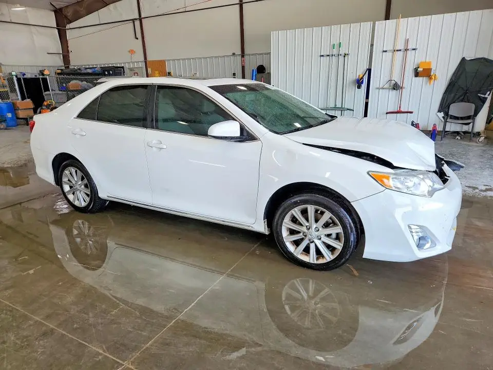 2014 TOYOTA CAMRY XLE  