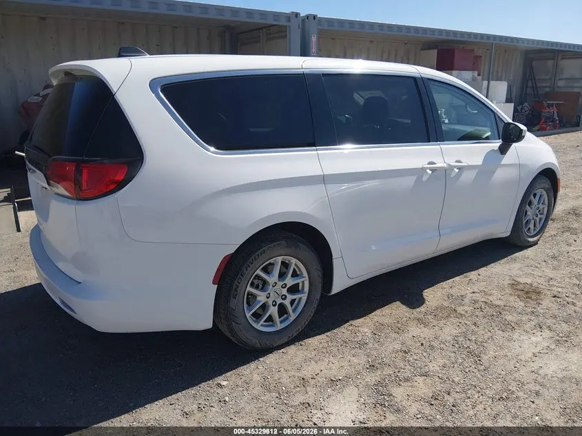 2021 CHRYSLER VOYAGER LX