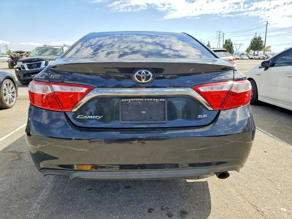 2016 TOYOTA CAMRY SE  